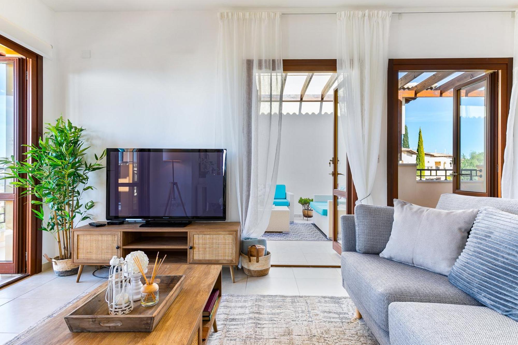 1 Bedroom Apartment Pyrgos With Beautiful Sea And Sunset Views, Aphrodite Hills Resort Куклия Экстерьер фото